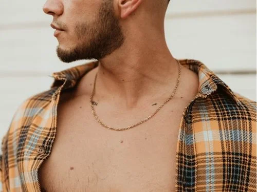 Tips for Wearing Necklaces: Men’s Ultimate Style Guide 2025