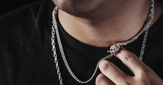 Tips for Wearing Necklaces: Men’s Ultimate Style Guide 2025