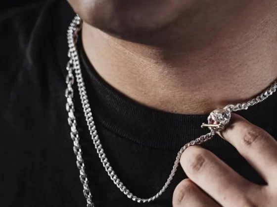 Tips for Wearing Necklaces: Men’s Ultimate Style Guide 2025